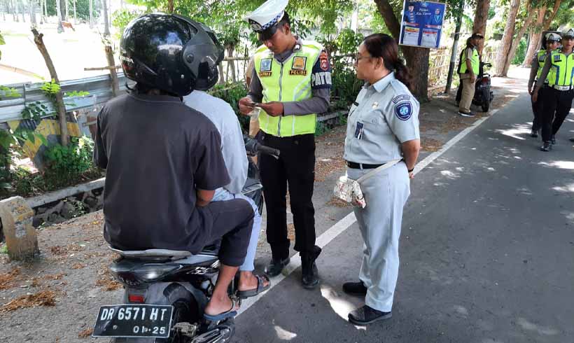 Wajib Pajak Dengan Santun