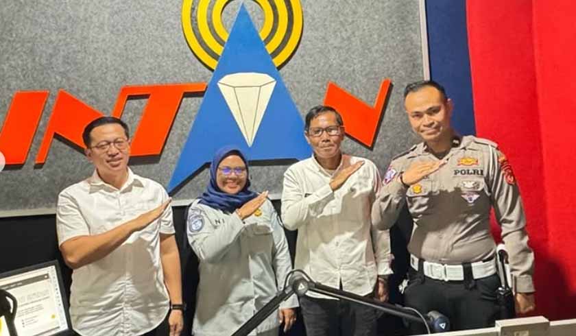 di Radio Intan Garut