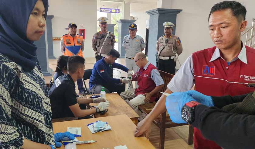 Periksa Urine Sopir Angkutan Umum