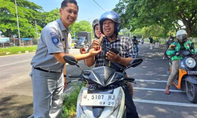 di Depan Exit Tol Suramadu