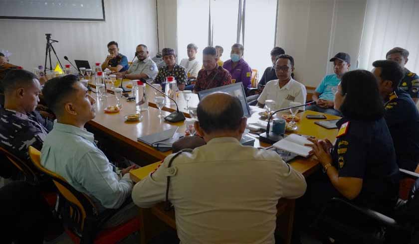 di Pelabuhan Nusa Penida