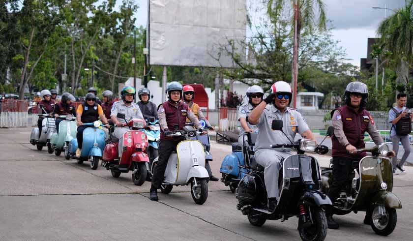 Bersama Polri dan Komunitas Vespa Pontianak