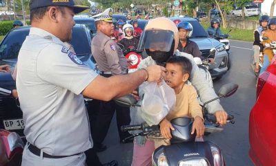 berkendara di Jalan Raya