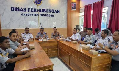 di Perlintasan Kereta