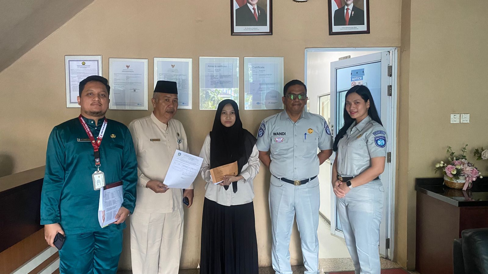 di Beberapa Instansi