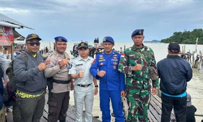 di Dermaga Teluk Suak