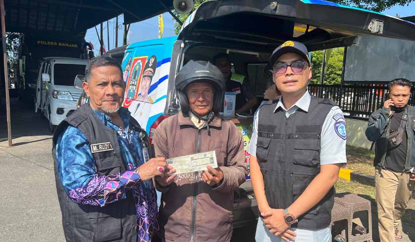 di Halaman Polres Banjar