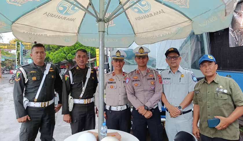 di Simpang Muktamar Singaparna