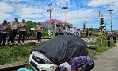 Tertemper Kereta Api di Padang