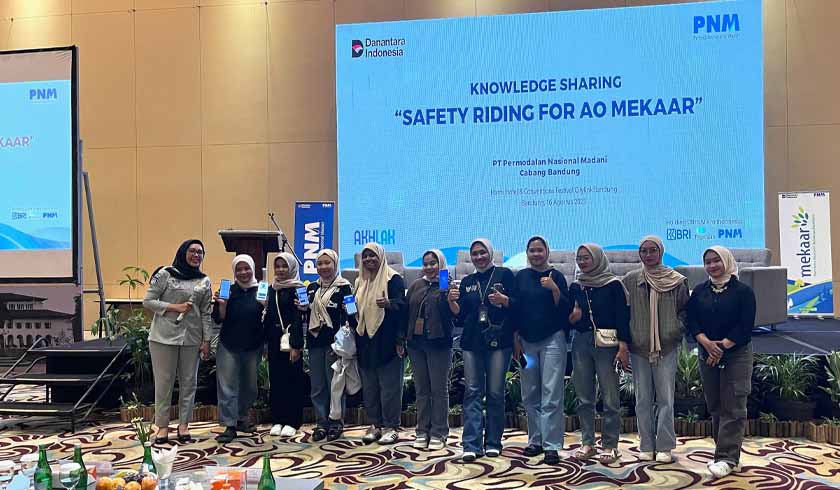 di PT PNM Cabang Bandung