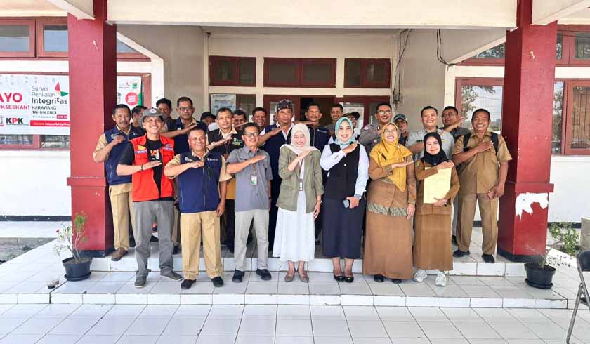 Di Kantor Kecamatan Cilamaya Kulon