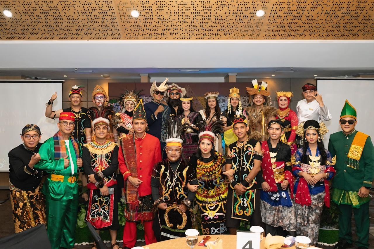 KECERIAAN PERAYAAN DAN KEBERSAMAAN