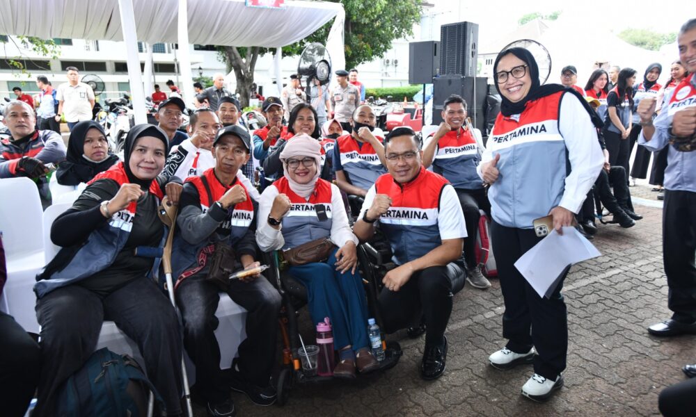 Senyum 6.000 Motoris Dapat Oli Gratis