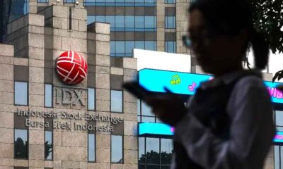 IHSG ambruk