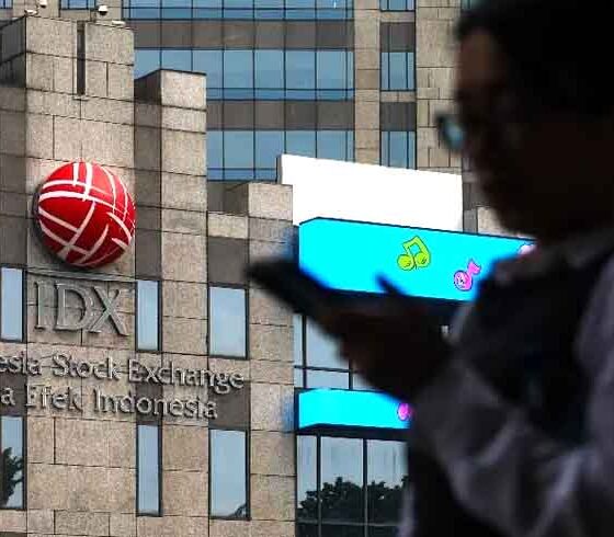 IHSG ambruk